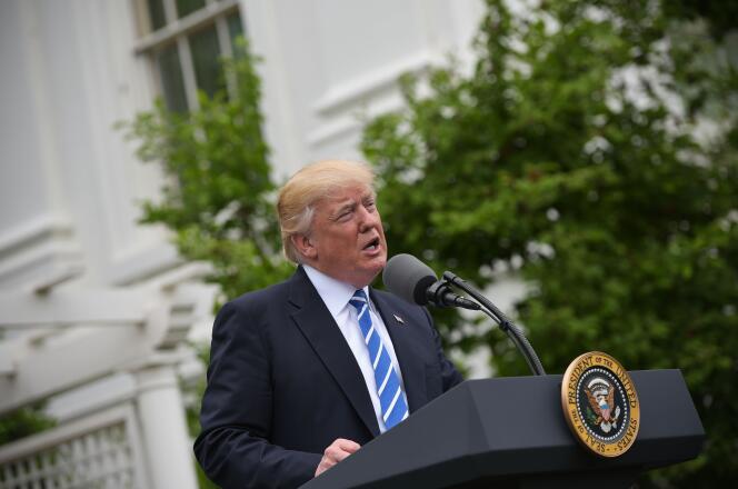 Le président des Etats-Unis, Donald Trump, dans les jardins de la Maison Blanche, à Washington, le 1er mai 2017.