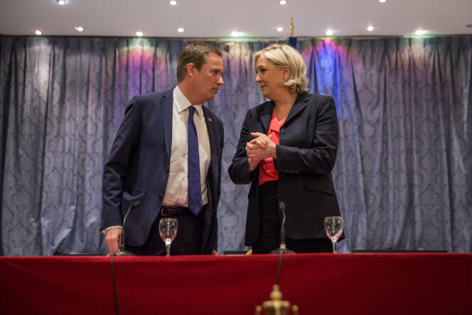 Conférence de Presse de Marine le Pen et Nicolas Dupont Aignan qui a décidé de rallier la candidate, samedi 29 avril 2017 aux salons Hoche à Paris. Fin de la prise de parole.