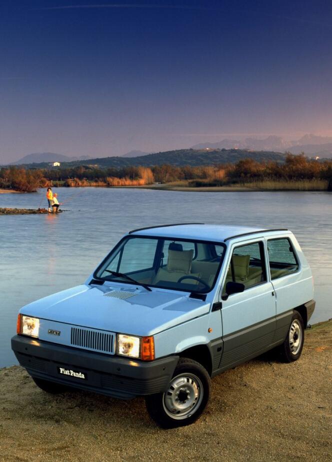 La Panda se pose comme la version italienne de la Citroën 2 CV et de la Renault 4L.