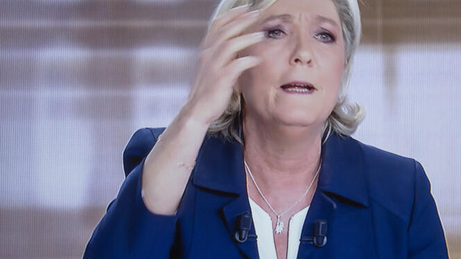 « Certains semblent croire (ou feignent de croire ?) que Marine Le Pen défend la cause du peuple, ­contre celle des élites. Ils sont mal informés ». (Captation TV du débat pour le second tour de la présidentielle entre Marine Le Pen et Emmanuel Macron. A Paris, le mercredi 3 mai).