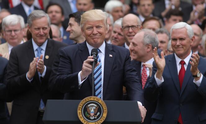 Donald Trump, Mike Pence et les républicains du Congrès, le 4 mai 2017 à la Maison Blanche.