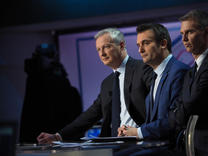 Bruno Le Maire (LR) aux côtés de Florian Philippot (FN) sur le plateau de TF1, le 7 mai.