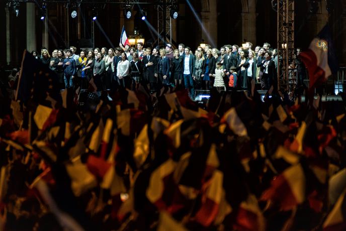 Emmanuel Macron Triomphe Et Doit Reconcilier Un Pays Divise