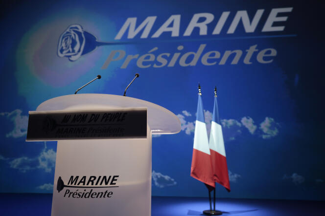 Avant un meeting de Marine Le Pen, à Paris, le 17 avril.