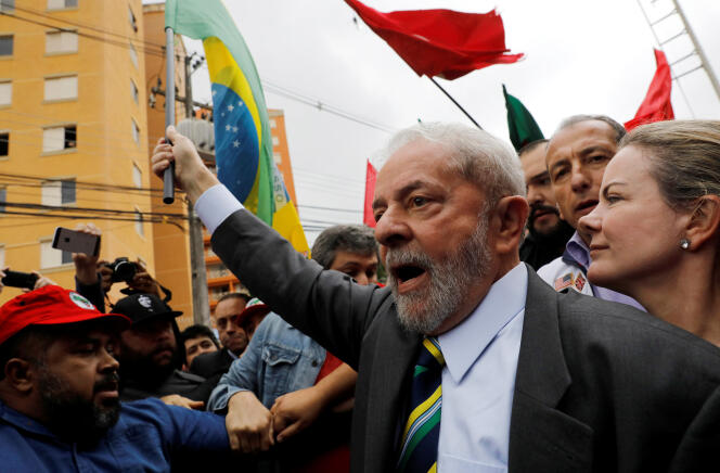 L’ancien président brésilien Luiz Inacio Lula da Silva, à son arrivée au tribunal, à Curitiba, le 10 mai.