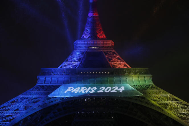 Pour appuyer la candidature de Paris à l’organisation des Jeux en 2024, la tour Eiffel a été illuminée, le 3 février.