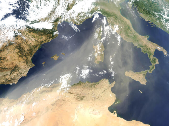 Image satellite montrant un épisode de remontée de poussière saharienne sur la Méditerranée.