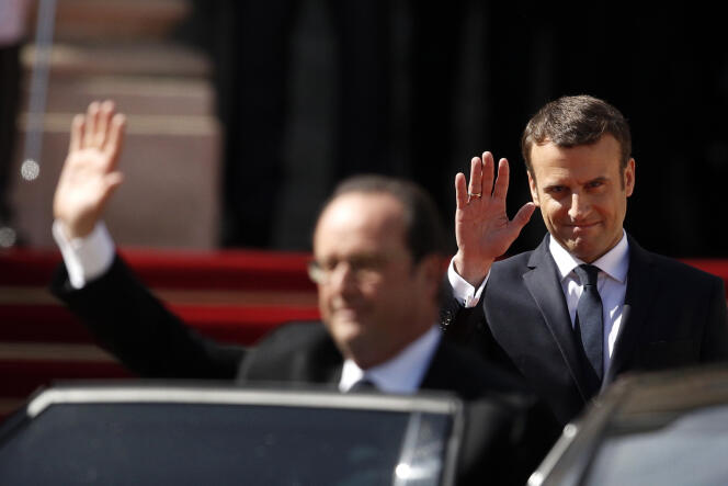 Lors de la passation des pouvoirs entre Emmanuel Macron et son prédécesseur, François Hollande au palais de l’Elysée, le 14 mai 2017.