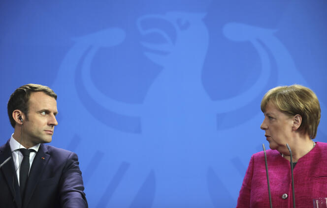 « La France va mieux et elle est désormais sur une bonne pente. Du coup, l’idée que “l’aide” de l’Allemagne serait nécessaire au succès du nouveau président est non seulement un brin condescendante mais sans doute très éloignée de la disposition d’esprit qui est la sienne. » (Photo : Angela Merkel et Emmanuel Macron, lors de la conférence de presse donnée à Berlin, le lundi 15 mai.)