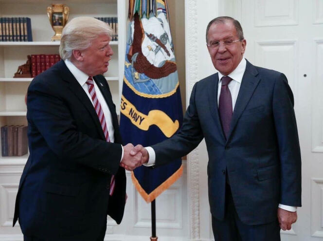 C’est lors de leur rencontre à Washington, le 10 mai, que Donald Trump aurait communiqué des informations classifiées sur l’EI à Sergeï Lavrov, le ministre russe des affaires étrangères.