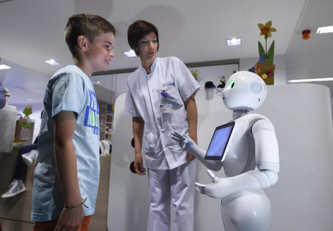Le robot Pepper dans un hôpital de Liège, en Belgique. AFP PHOTO / JOHN THYS