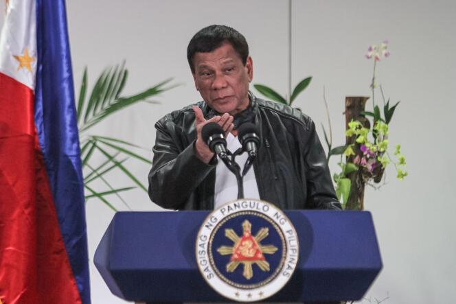 Le président des Philippines, Rodrigo Duterte, s’exprime à Davao (sud), après une visite de travail en Chine, le 16 mai 2017.