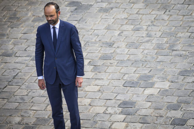 Passation de pouvoir à Matignon. Edouard Philippe remplace Bernard Cazeneuve au poste de Premier ministre, à Paris, lundi 15 mai.