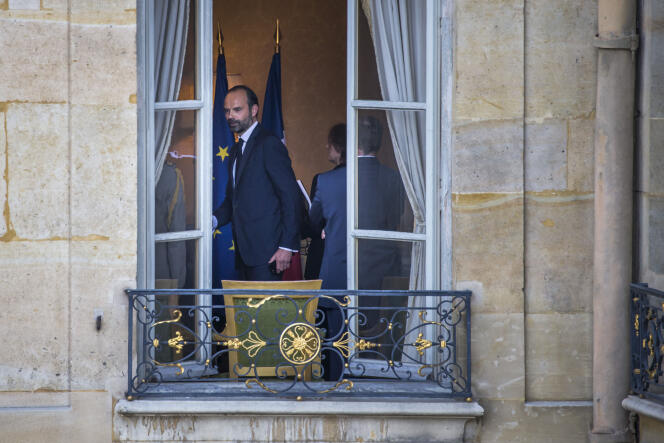Edouard Philippe lors de la passation des pouvoirs avec Bernard Cazeneuve à Matignon, lundi 15 mai.