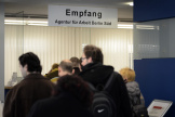 Des demandeurs d’emploi dans une agence pour l’emploi à Berlin, en Allemagne, le 11 avril 2012.