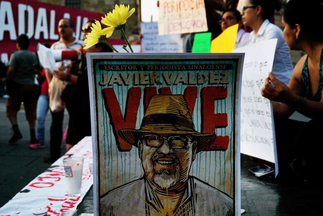 Des journalistes manifestent, à Guadalajara, le 16 mai, contre les violences les visant, après l’assassinat de l’un de leurs confrères, Javier Valdez.