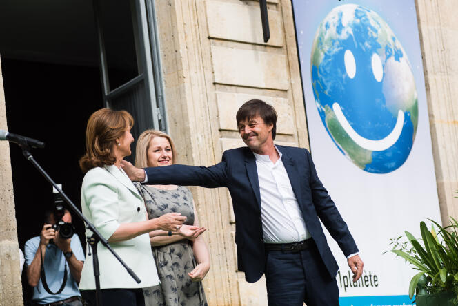 Ségolène Royal, Barbara Pompili et Nicolas Hulot lors de la passation des pouvoirs au ministère de l’écologie, à Paris, le 17 mai.