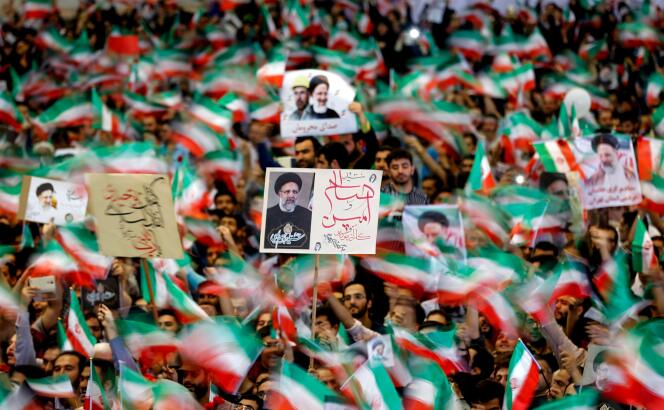 Des partisans du candidat à l’élection présidentielle Ebrahim Raisi, à Téhéran le 16 mai.