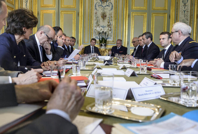 Emmanuel Macron lors du conseil de défense au palais de l’Elysée le 18 mai.