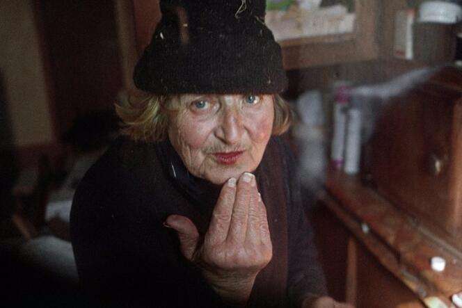 Claudette, 75 ans, est la figure centrale du documentaire français de Christophe Agou, « Sans adieu ».