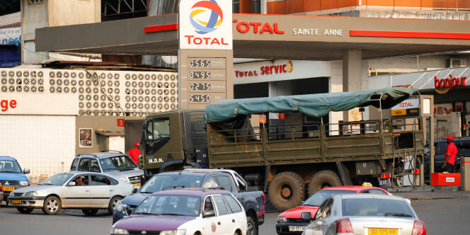 Une station Total, à Libreville, au Gabon, en février 2017.