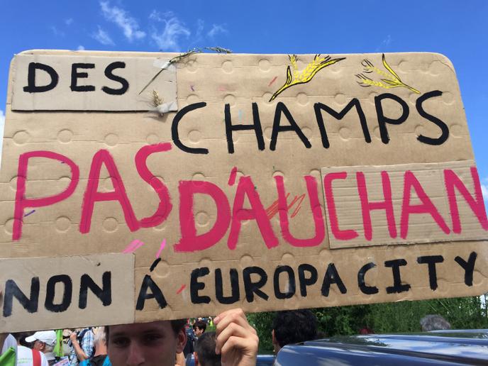 A Gonesse Des Semis Militants Contre Un Auchan