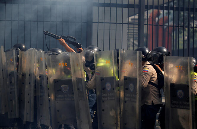 Depuis le début des marches contre Nicolas Maduro, on compte des centaines de blessés et quelque 2 200 personnes interpellées.