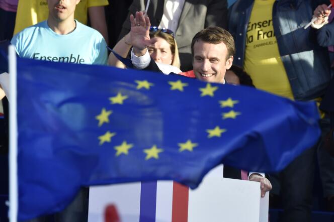 Emmanuel Macron, pendant l’entre-deux-tours de l’élection présidentielle, le 4 mai, à Albi.