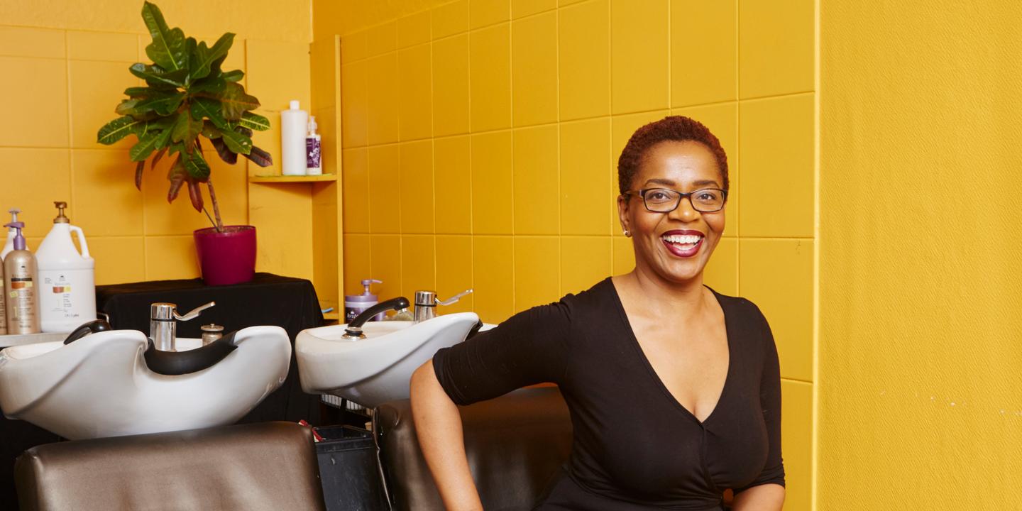 Les Femmes Noires Savent Que Le Defrisage Est Dangereux Mais La Pression Est Trop Forte