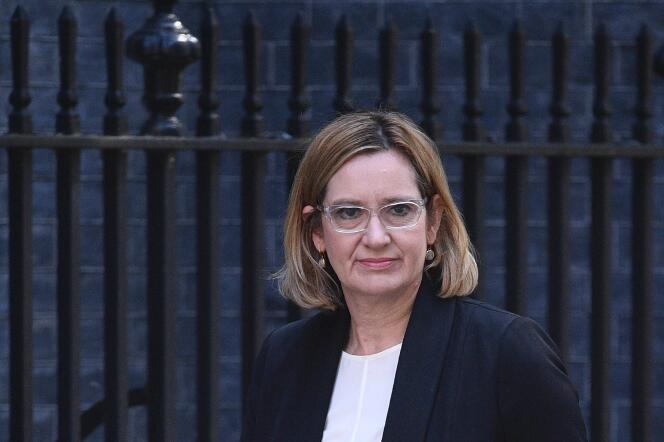 Amber Rudd, ministre de l’intérieur britannique, arrive au 10 Downing Street, résidence du premier ministre, pour une réunion de crise, le 24 mai.