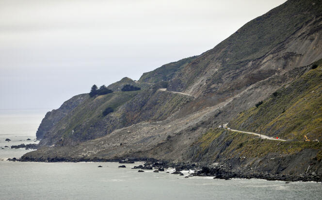 La route numéro 1, qui longe le Pacifique de San Francisco à Los Angeles n’est plus praticable à l’endroit phare, Big Sur, à cause d’un glissement de terrain.