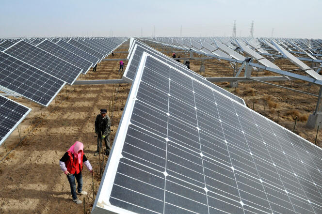 Panneaux solaires à Yinchuan, dans la région de Ningxia Hui en Chine, le 18 avril.