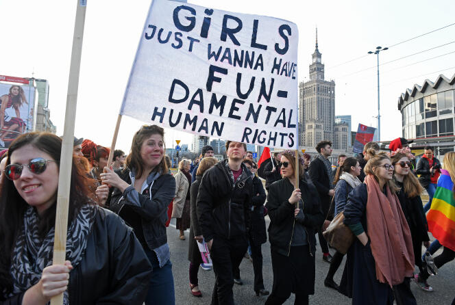 Le 5 mars, trois jours en avance sur la journnée internationale du droit des femmes, des polonaises ont défilé pour défendre leur droits.