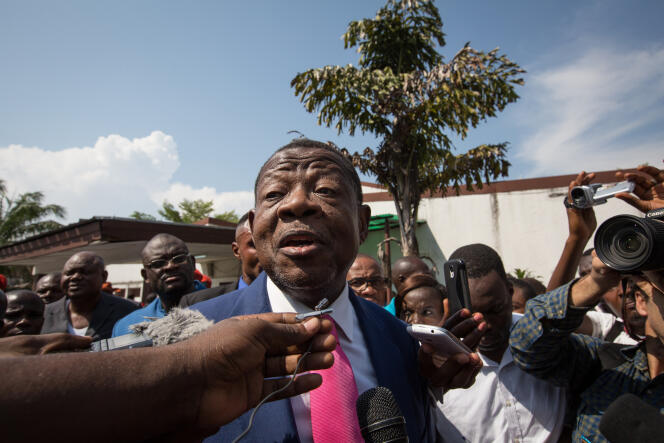 Parmi les responsables sanctionnés figure aussi le porte-parole du gouvernement, Lambert Mende. Ici, le 13 avril 2015 à Kinshasa.
