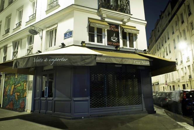 Casa Nostra est l’un des huit lieux attaqués le soir du 13 novembre 2015, au cours duquel 130 personnes ont été tuées et des centaines d’autres blessées par des commandos de l’organisation djihadiste Etat islamique (EI). Personne n’est mort dans ce restaurant, situé dans un quartier de l’Est parisien.