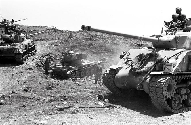 Tanks israéliens le 10 juin 1967, pendant la guerre des Six-Jours.
