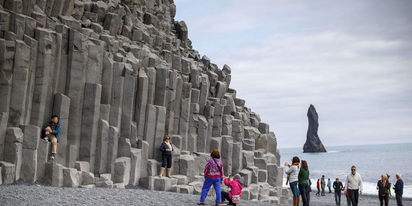 En Islande Un Village Submerge Par Les Touristes
