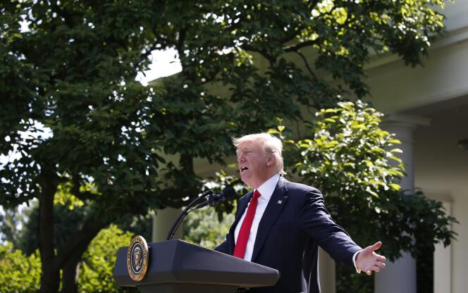 Donald Trump, dans les jardins de la Maison Blanche, jeudi 1er juin, pour annoncer le retrait de son pays de l’accord de Paris.