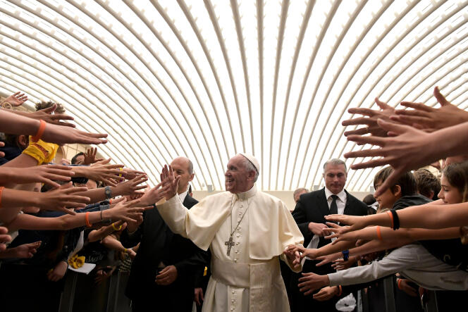 Le pape François lors d’une audience avec des jeunes, au Vatican, le 2 juin.