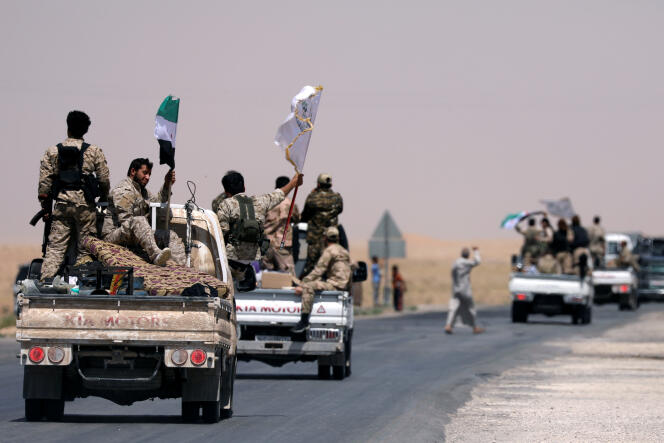 Des soldats des Forces démocratiques syriennes se dirigent vers Rakka (nord de la Syrie), le 6 juin.