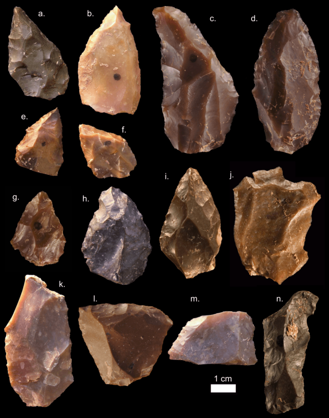Certains outils en pierre découverts sur le site du Djebel Irhoud, au Maroc.