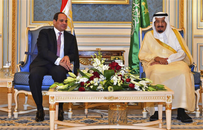 Le président égyptien Abdel Fattah al-Sissi a été reçu par le roi Salman, à Riyad (Arabie saoudite), le 23 avril 2017.