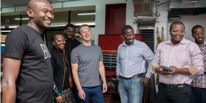 Le fondateur de Facebook Mark Zuckerberg lors de sa visite à l’incubateur de start-up iHub à Nairobi, le 1er septembre 2016