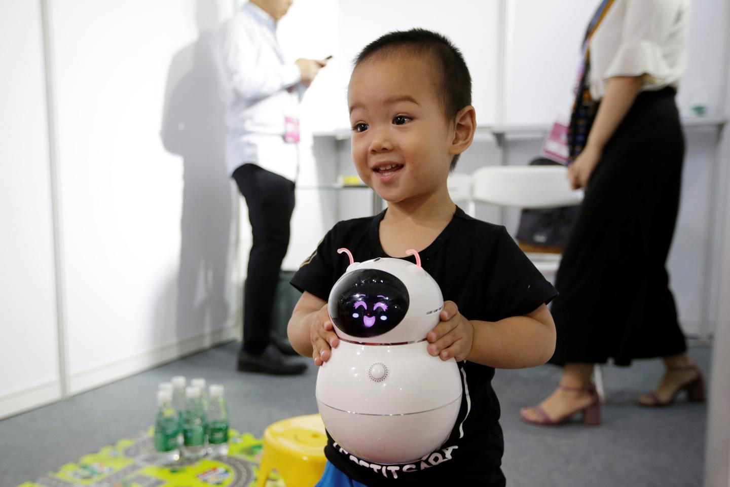ANSESは子供の目を保護するために欧州基準の改訂を要求