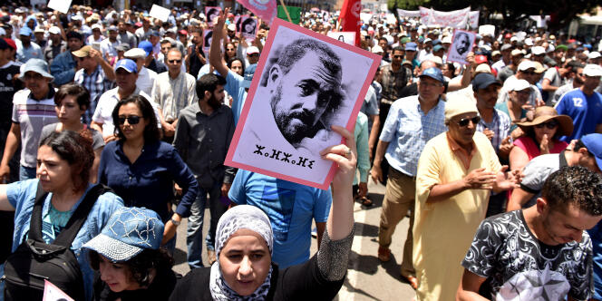 A Rabat, le 11 juin, manifestation de soutien du mouvement de protestation dans le Rif pour la libération de Nasser Zefzafi et contre la corruption des élites marocaines.