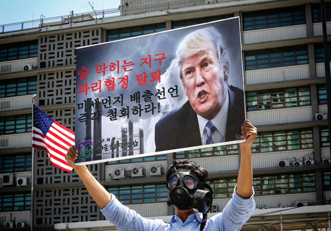 Donald Trump brocardé  à Séoul, le 5 juin.