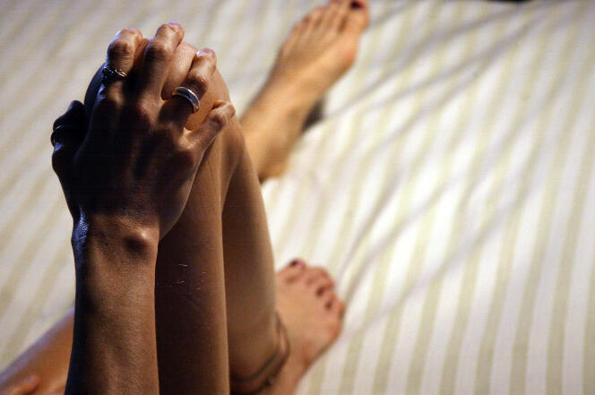 Une patiente anorexique se repose dans sa chambre dans le service des troubles du comportement alimentaire de l’hôpital Sainte-Anne, à Paris, le 28 février 2007.