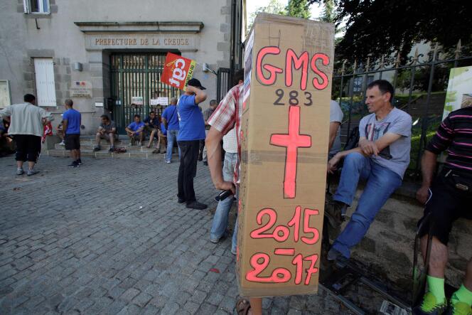 Manifestation des salariés de GM&S devant la préfecture de La Creuse, à Guéret, le 14 juin.