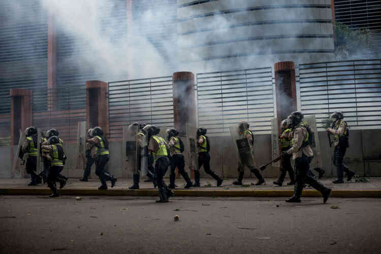 La garde nationale vénézuélienne pendant les affrontements.