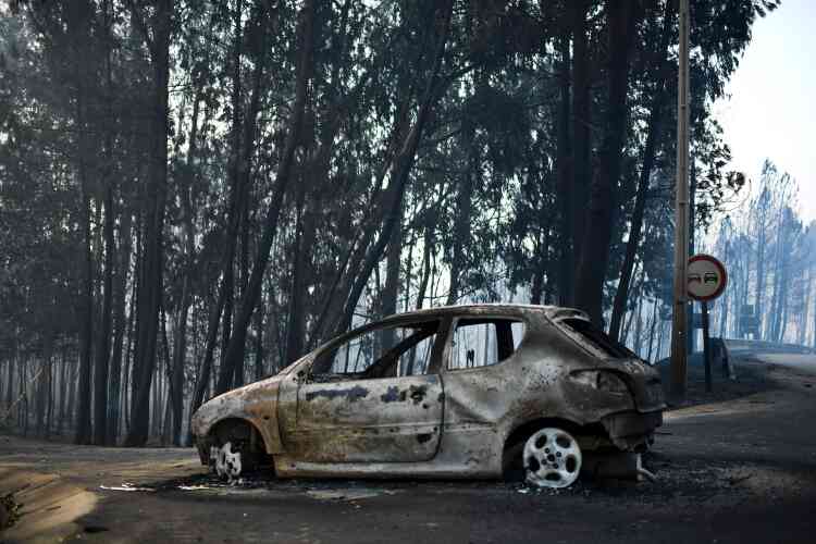 Au moins trente des victimes ont été retrouvées mortes dans leurs voitures sur la route nationale 236, où elles ont été piégées par les flammes, a précisé le secrétaire d’Etat aux affaires intérieures, Jorge Gomes.
